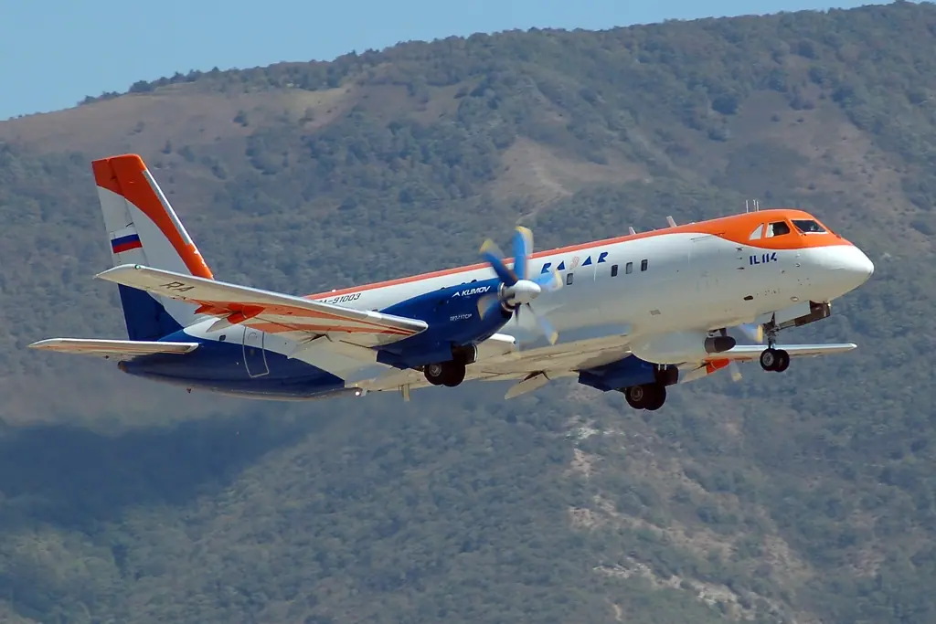 Ilyushin Il-114LL en vuelo durante pruebas de sistemas, variante del turbohélice regional ruso Il-114